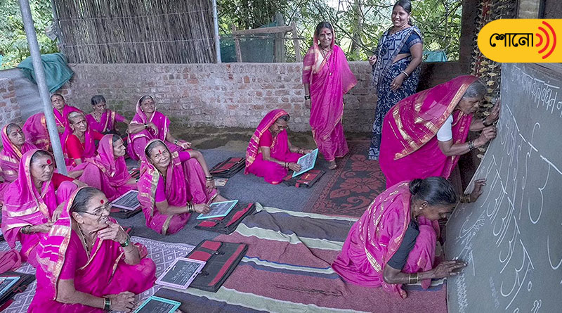 Maharashtra grandmothers are going to school, in pink saris