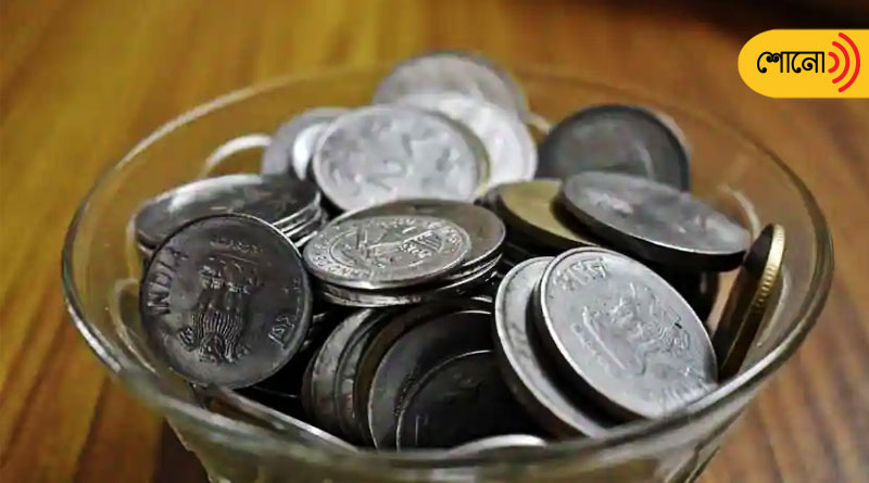 Man allowed by court to pay maintenance dues of Rs 55 000 in 1 and 2 rupee coins