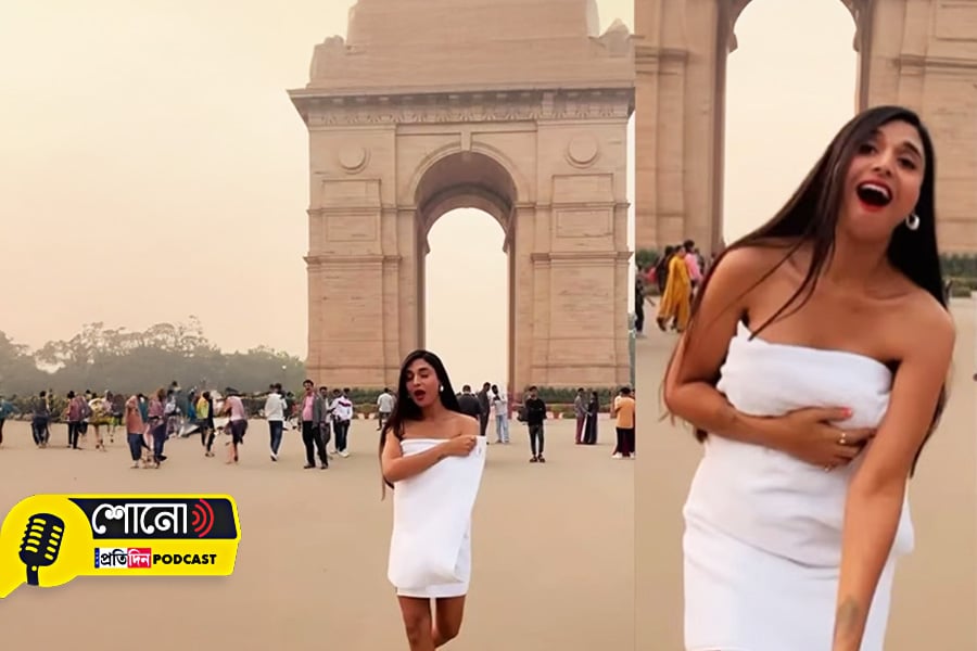 Model’s Towel Dance At India Gate Draws Ire