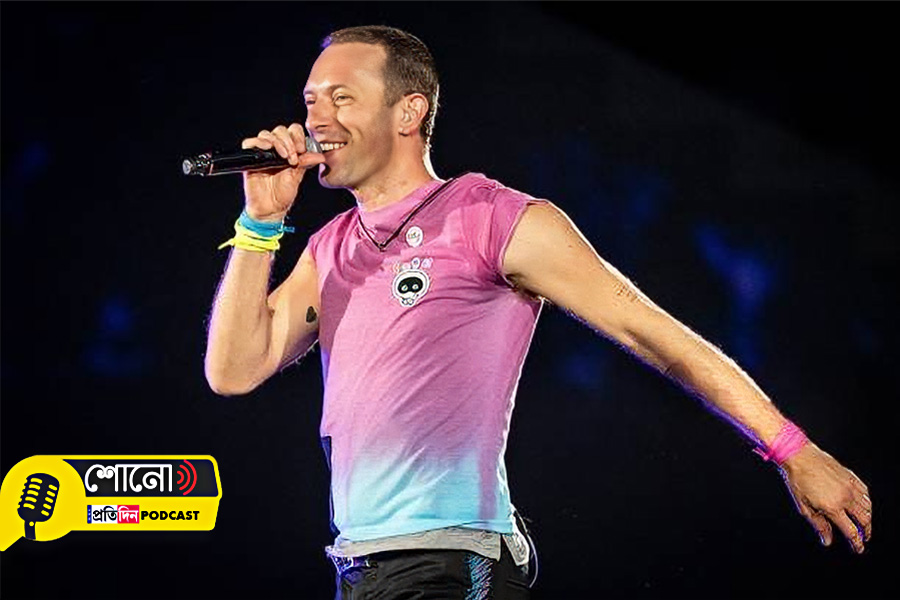 Know the reason why Chris Martin apologize in Mumbai Concert