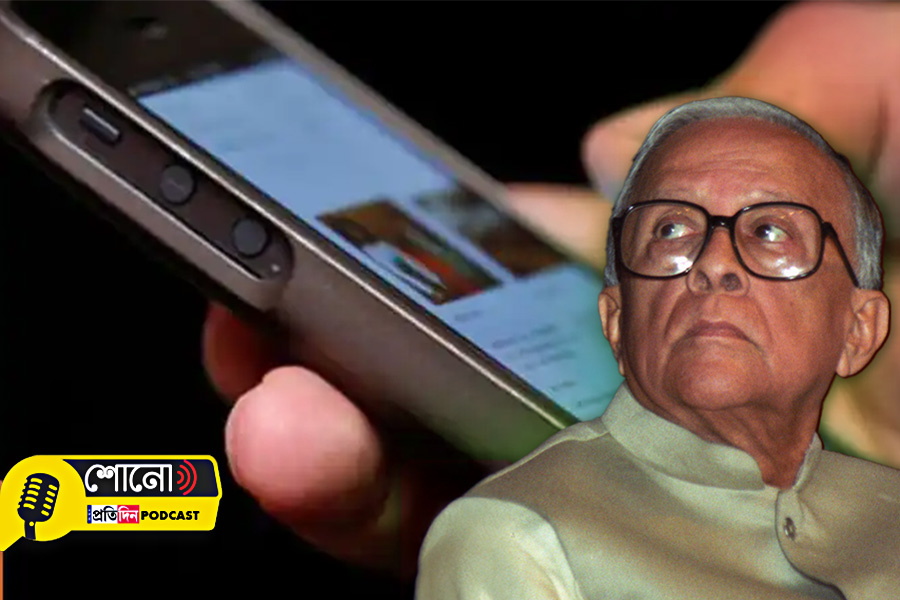 Jyoti Basu made first mobile call in India