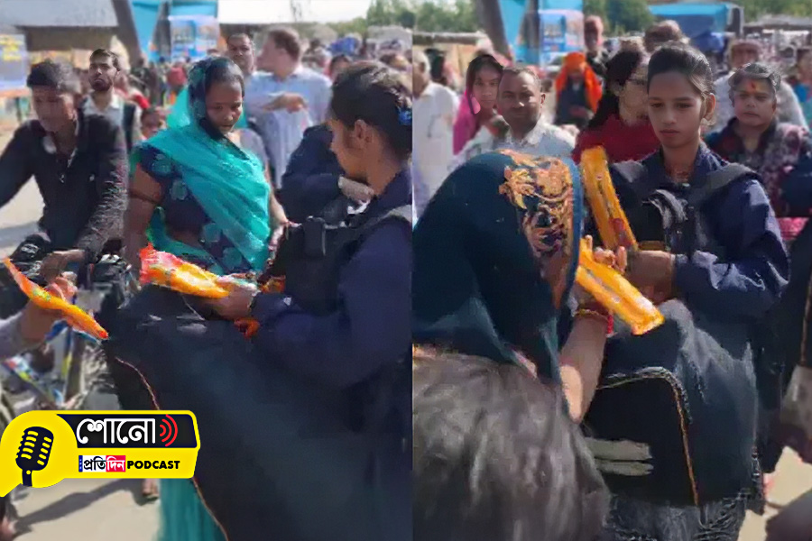 Women Hand Out Free Sanitary Pads At Kumbh Mela