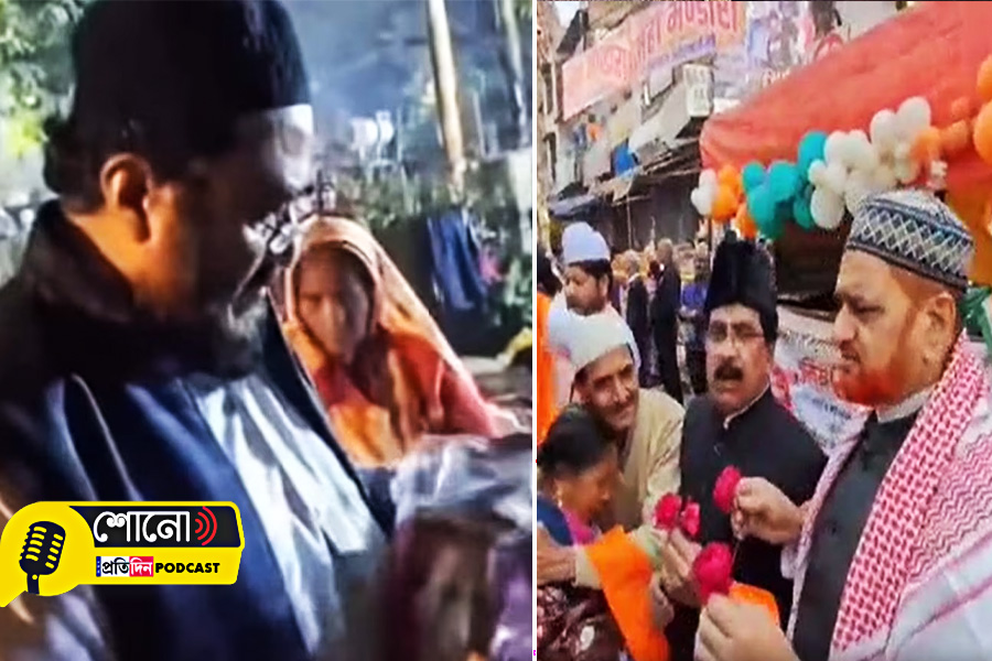 Local Muslims opened the doors of mosques for devotees stuck in the kumbh crowd