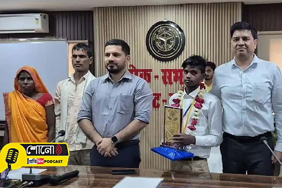 ram sewak cleared class 10 first in nizampur barabanki UP